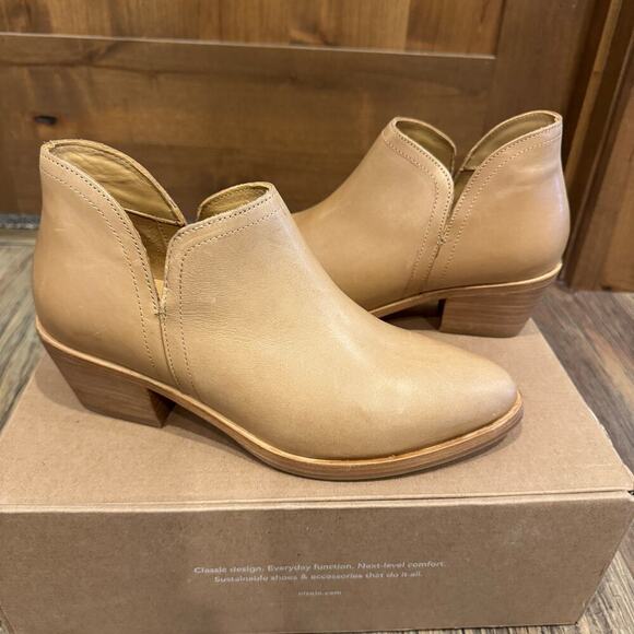 Nisolo Mia Leather Ankle Bootie with block heel 9 Almond - Picture 1 of 9